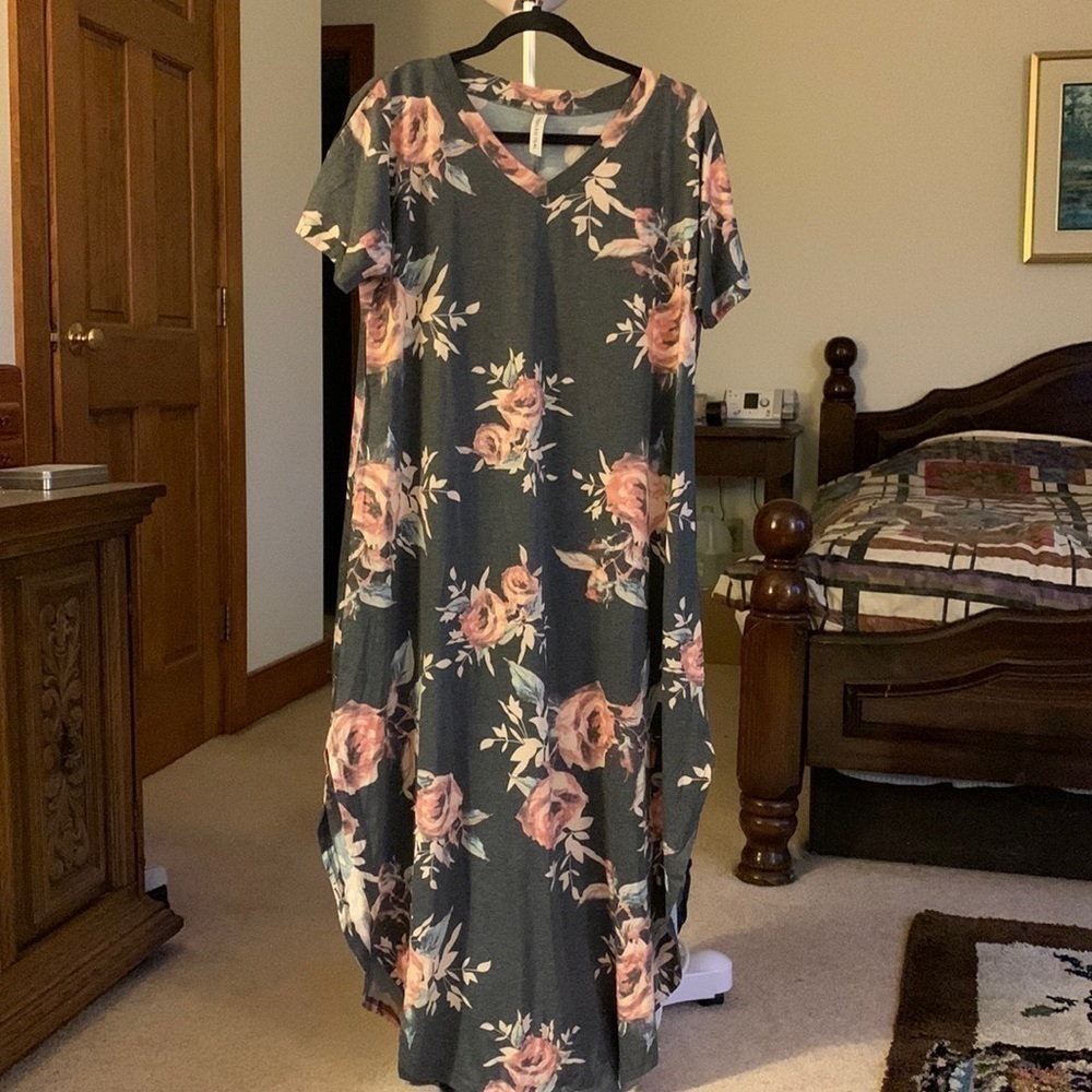 Tickled Teal Size XL Short Sleeved Maxi Dress with pockets.